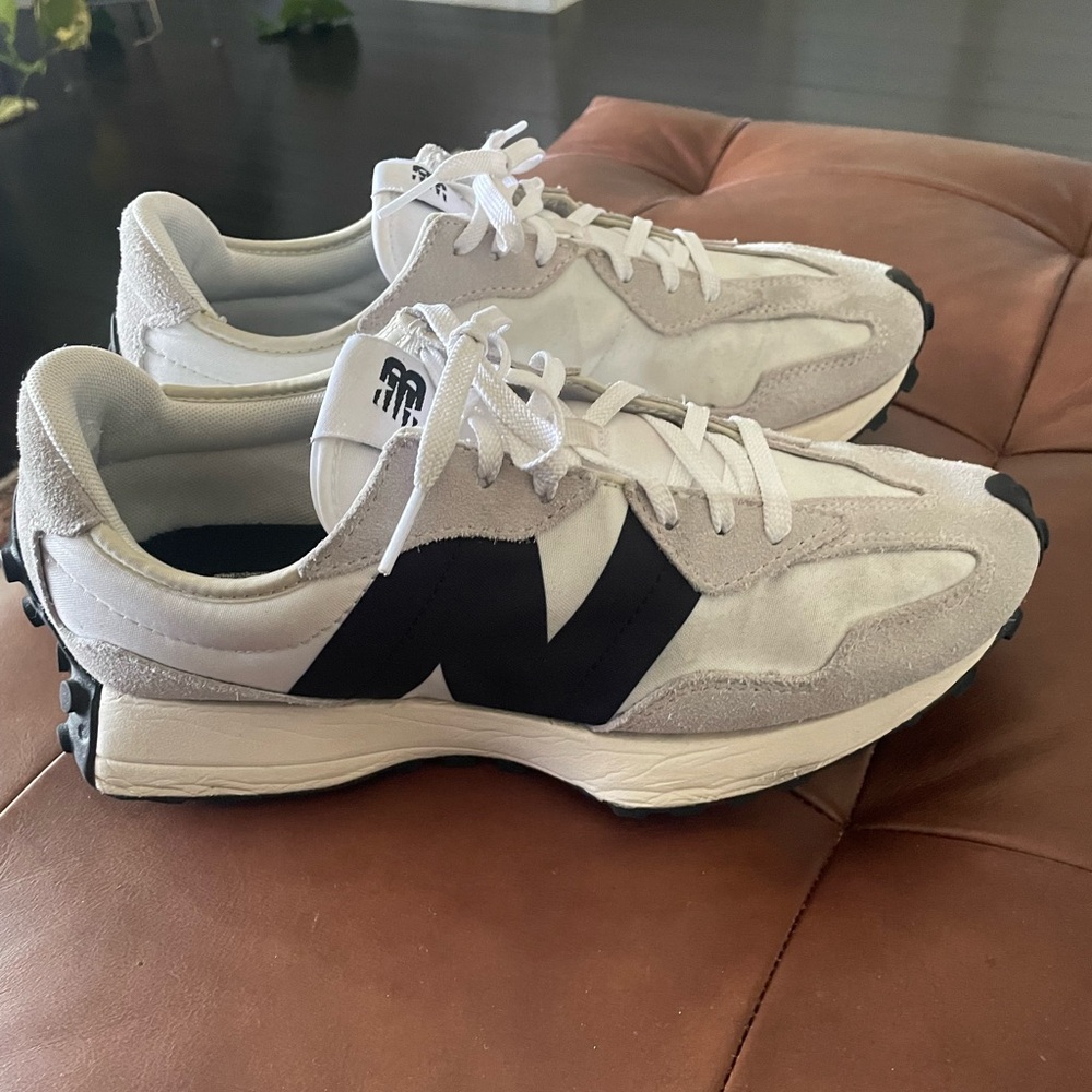 New Balance 327 Sneakers